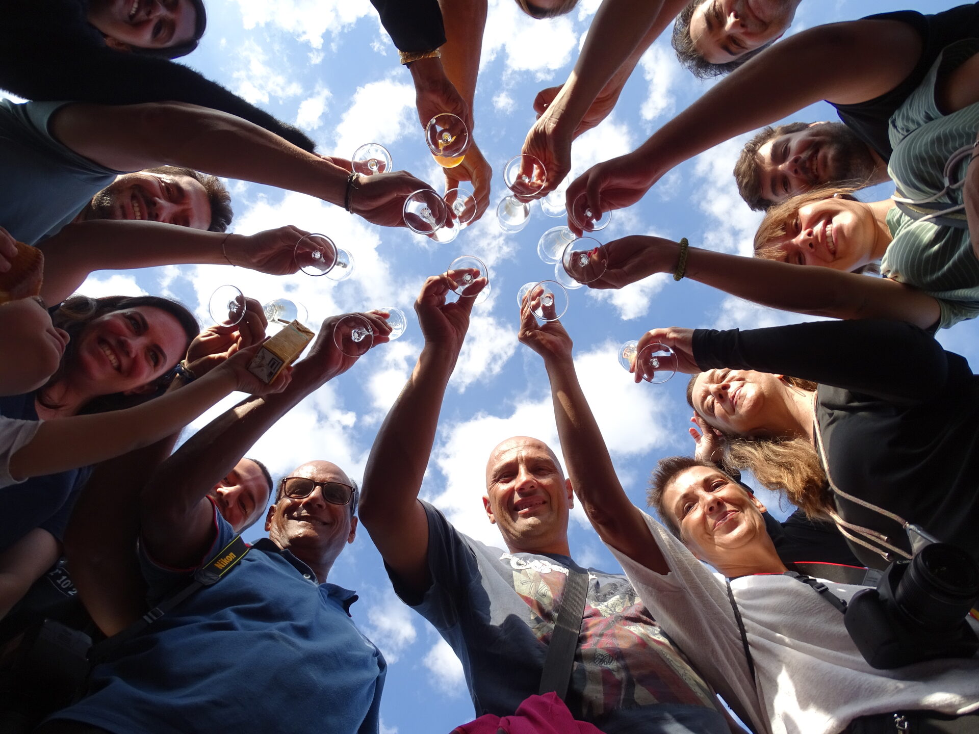 Cava brindis toast at altitude during gastronomic balloon flight